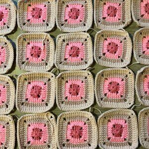 Lot of 20 4.5” STRAWBERRY CREAM Crochet BOXY GRANNY SQUARES DIY Blanket Throw